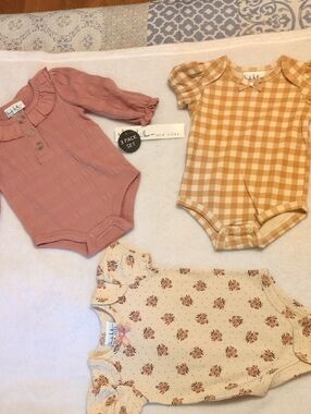 Nicole Miller 3-Pack Baby Girl Multicolor Onesie Set Short Sleeve 3/6M